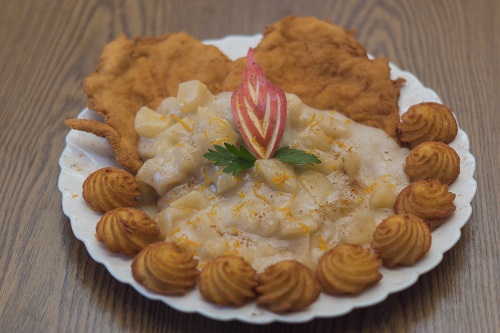 Rántott Csirkemell mézes-almás mártással